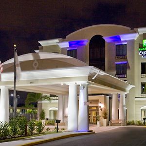 Holiday Inn Express Hotel & Suites Tampa-Usf-Busch Gardens, An Ihg Hotel